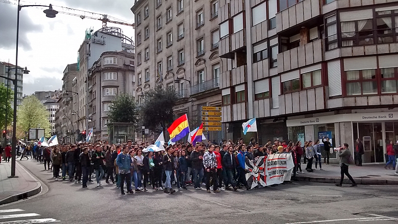 2016 04 13 MobilizacionEstudantil_Ourense_07.jpg